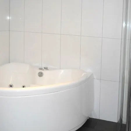 Three-bedroom Holiday In 1 *