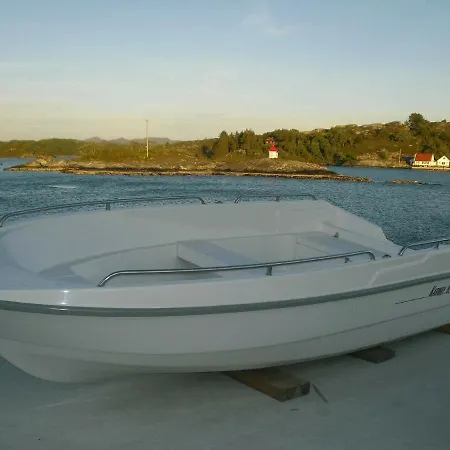 Three-bedroom Holiday In 1 *