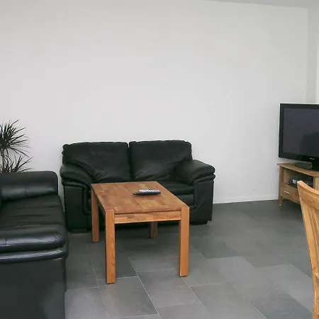 Three-bedroom Holiday In 1 *